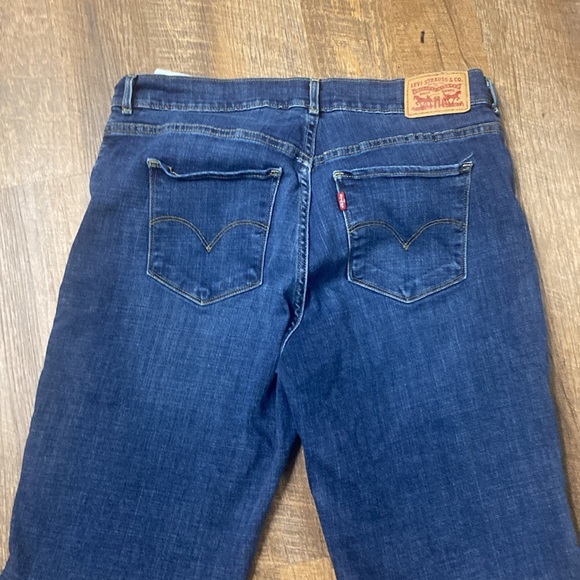 VNTG LEVI’S  PREMIUM BERMUDA SHORTS PERFECT FOR THE UPCOMING SPRING 2025 TRENDS - Picture 2 of 10